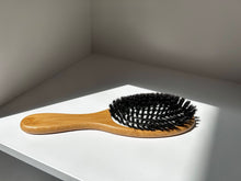 Lade das Bild in den Galerie-Viewer, Bürste Haarbürste Naturhaar mittlere Stärke