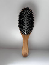 Lade das Bild in den Galerie-Viewer, Bürste Haarbürste Naturhaar mittlere Stärke