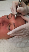 Lade das Bild in den Galerie-Viewer, Microdermabrasion Gesichtsbehandlung 90 Min.
