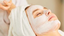 Lade das Bild in den Galerie-Viewer, Microdermabrasion Gesichtsbehandlung 90 Min.

